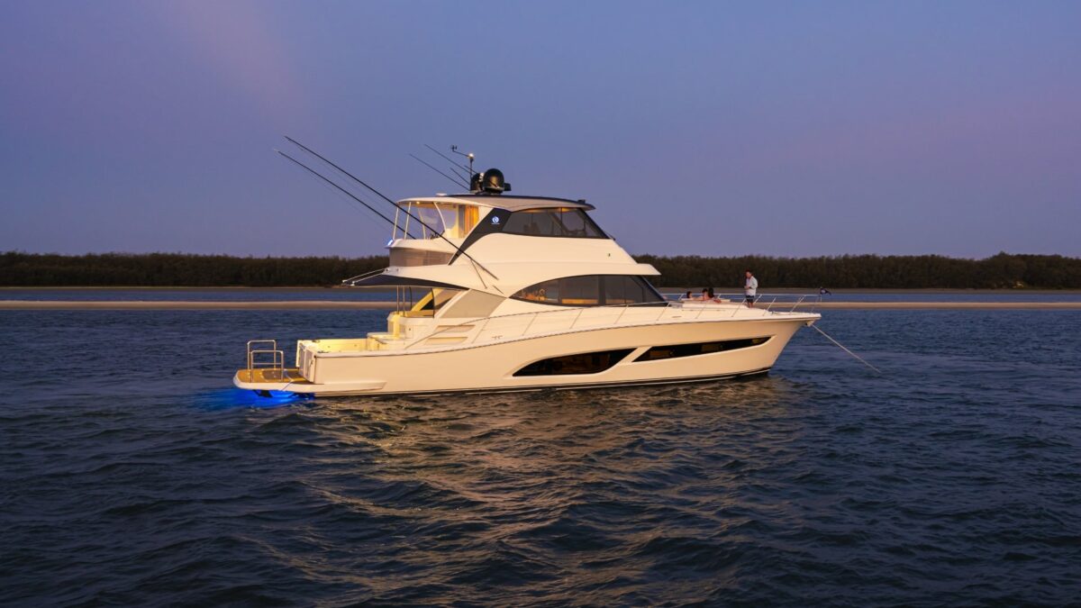 58 SPORTS MOTOR YACHT